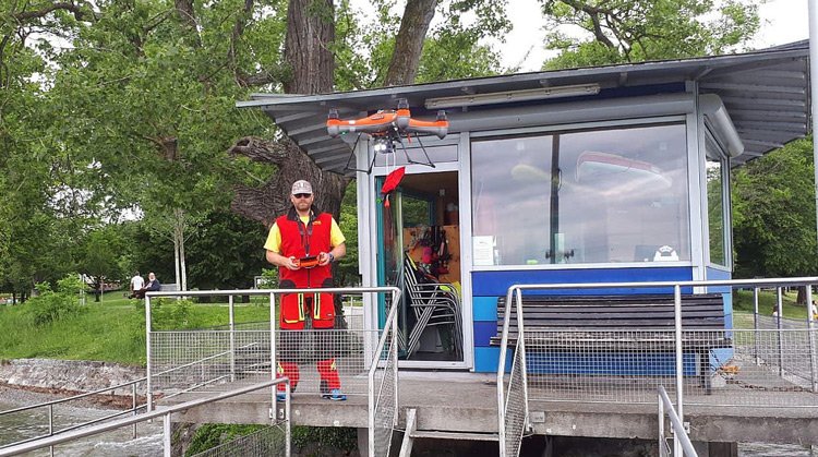 DLRG KONSTANZ RESCUES 13-YEAR-OLD BOY WITH DRONE AND RESTUBE